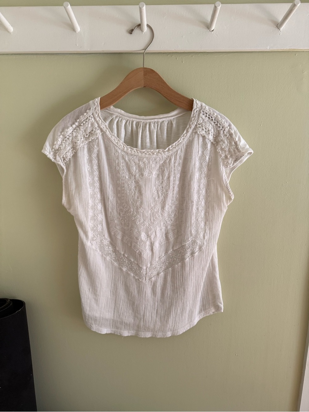Women’s White Embroidered Short-Sleeve Boho Blouse